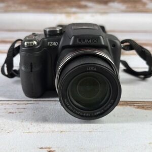 Panasonic Lumix DMC-FZ40 14.1MP Digital Camera 24x Zoom w/ Battery